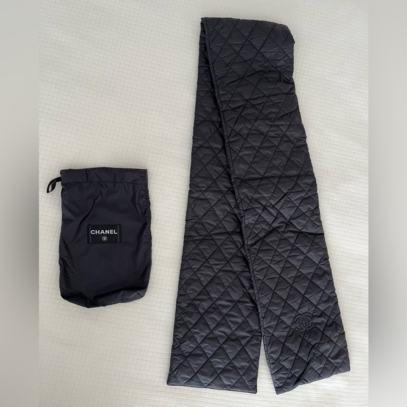 Chanel Nylon Quilted CC Logo Scarf, 2000 Lagerfeld Collection. New never used!! - Picture 4 of 9